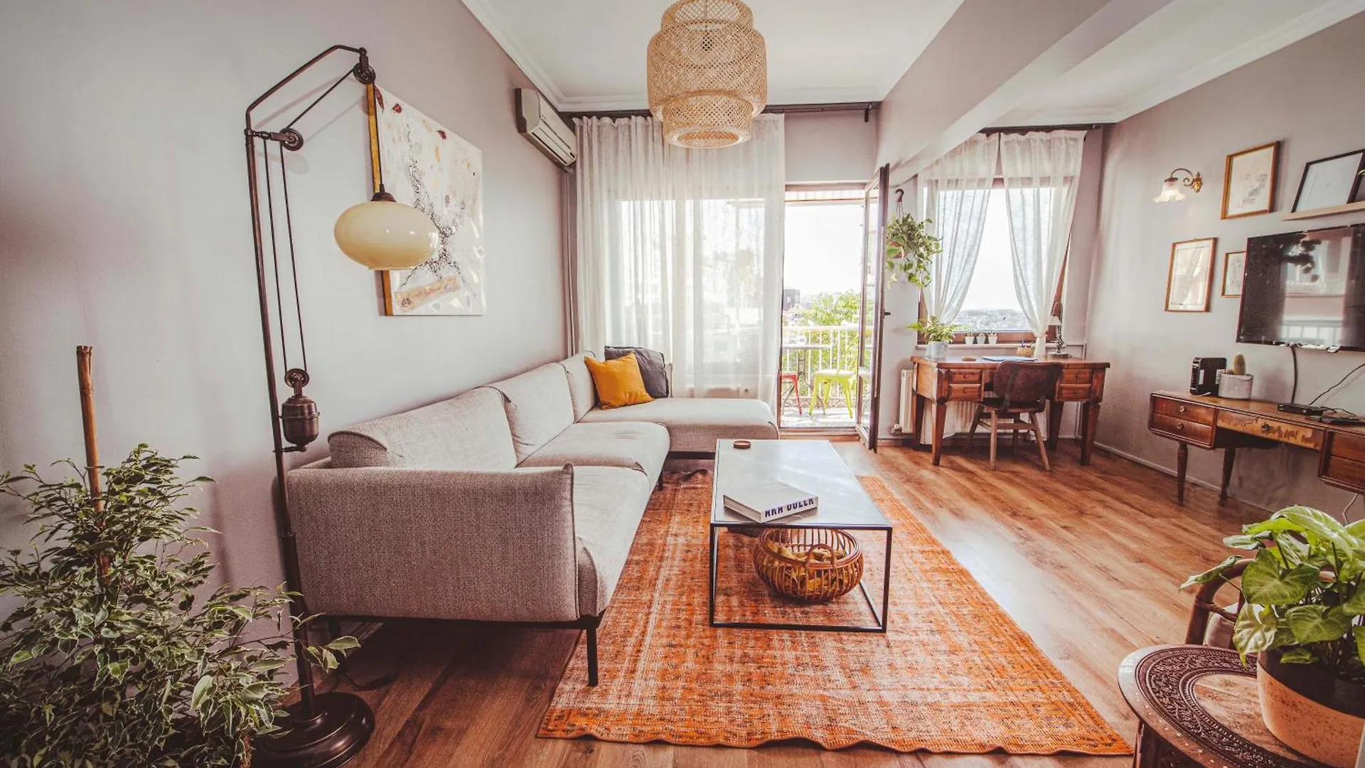 A Cozy, Quiet Home With Great View In City Center اسطنبول
